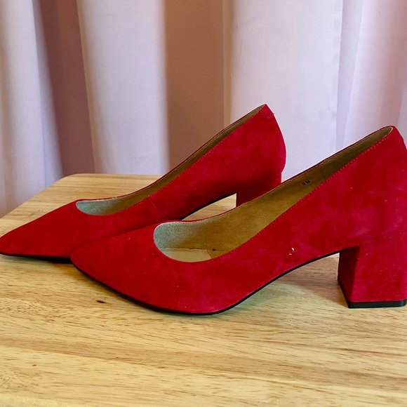 NWT Vaneli Marice in Red Suede Size 8 - Picture 1 of 6